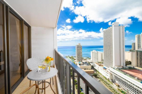 1BR Condo with Great Ocean Views - 1 Block to Beach with Free Parking!